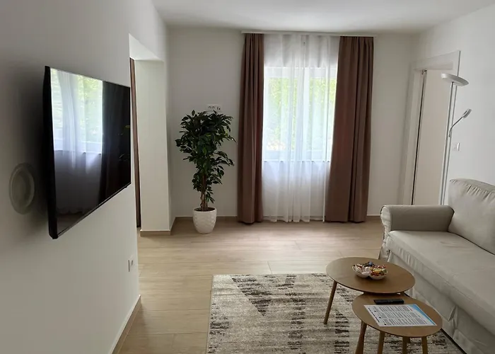 Tatjana Center *