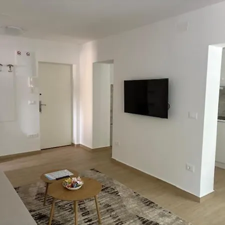 Tatjana Center Apartament *