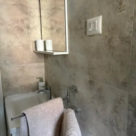 Tatjana Center * プーラ