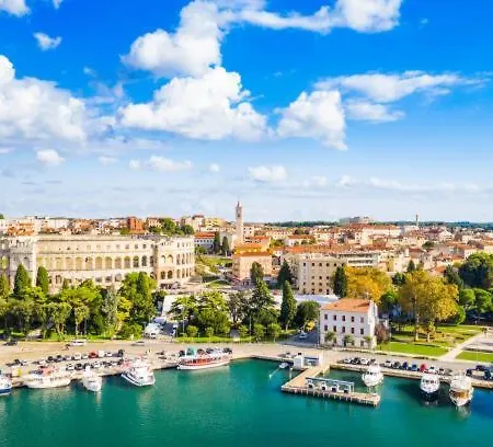 Tatjana Center アパート