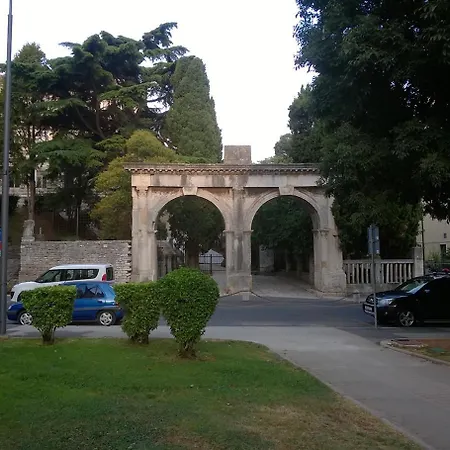 Tatjana Center * Pula