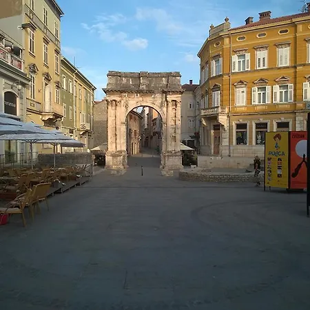 Tatjana Center