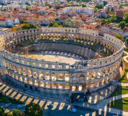 アパート Tatjana Center