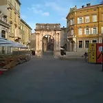 Tatjana Center